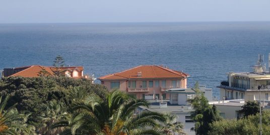 Sanremo (IM) Appartamento vista mare 185 mq in Villa Baronale