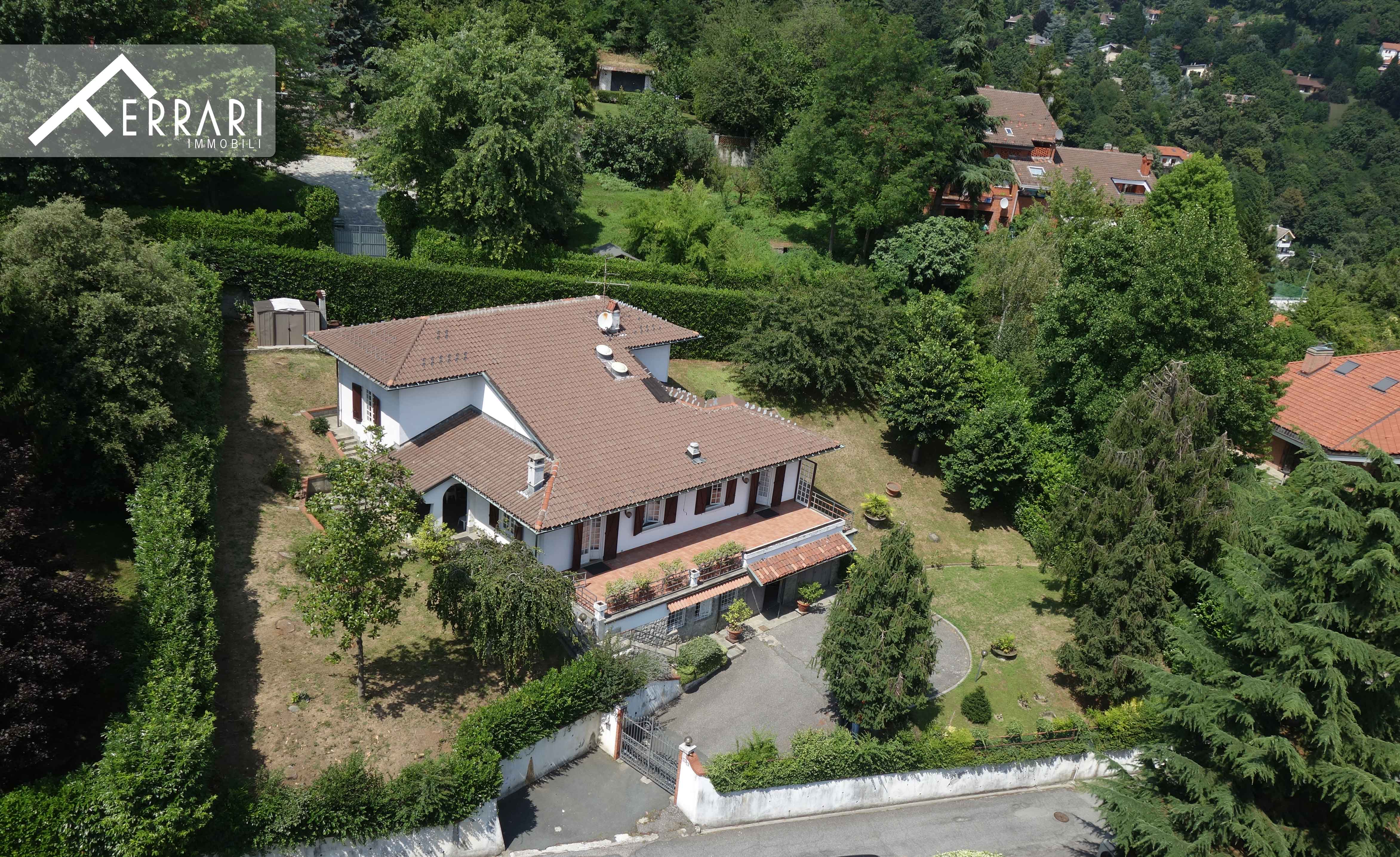 Villa Moncalieri 383 sq m + private garden of 1250 sq m